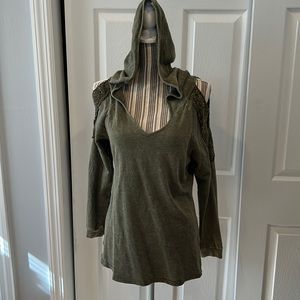 Open shoulder lace detail long hooded tee